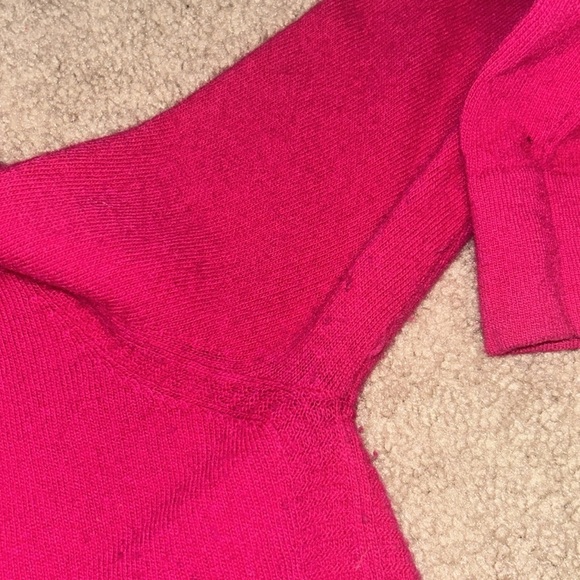 Women’s Small Banana Republic Sweater- has some pulling as shown in pics - Picture 5 of 6